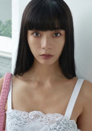 ▲郭源元飾演立委助理。(圖/風起娛樂提供/翻攝自郭源元IG)
