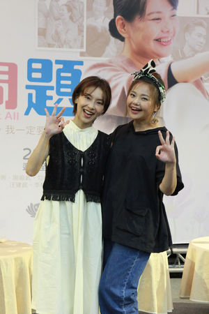 ▲▼ 陳瑋薇帶兒子參加座談會 。(圖/大愛提供)