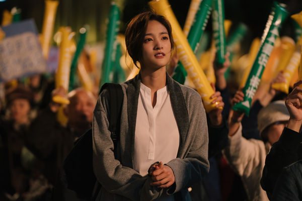 ▲王淨拍《人選之人》詮釋神秘幕僚,飾演公正黨文宣部組員。(圖/大慕影藝、公視提供)