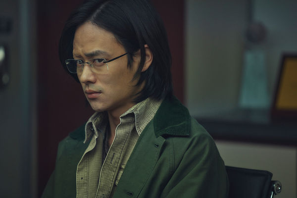 ▲《模仿犯》林心如飾當家主播 霸氣嗆連續殺人案兇手：你只是社會寄生蟲。檢察官吳慷仁面對失控的惡 面露無力（圖／Netflix提供）