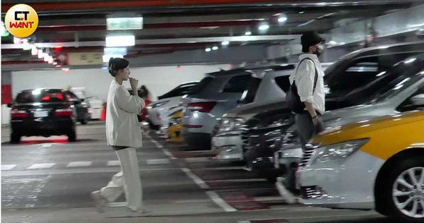習慣裝不熟1/又見「普通朋友」相伴!Gino全程零互動 保持距離後共返豪宅