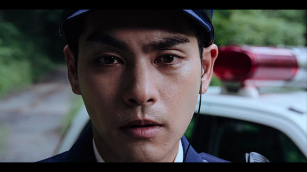▲▼Disney+推驚悚日劇！影帝攜妻兒搬進吃人《噬亡村》　牆上驚現快逃。（圖／Disney+提供）