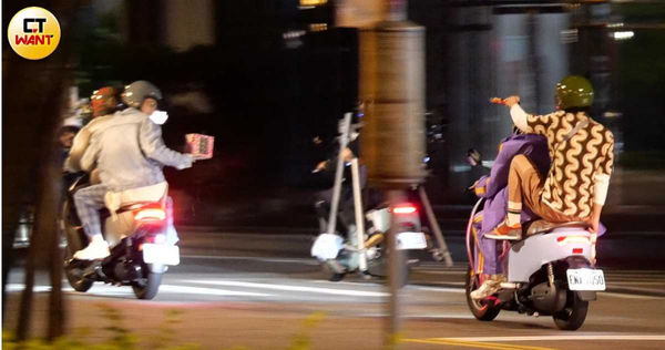 獨家/《百萬人推理》片場直擊 蔡凡熙飛車與婁峻碩互射煙火