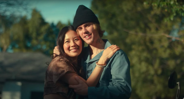 ▲▼小賈斯汀（Justin Bieber）MV女主角是高凌風女兒葛曉潔。（圖／翻攝自YouTube／Justin Bieber）