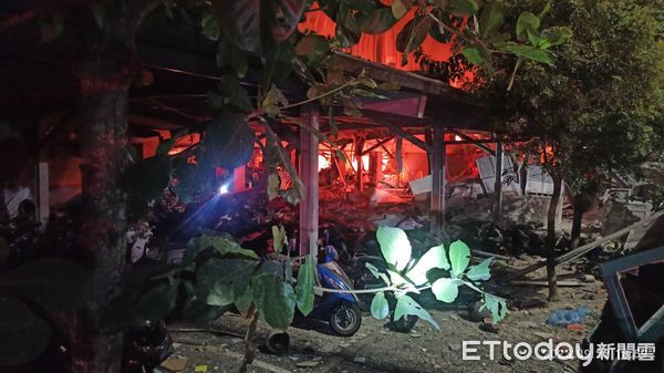 ▲▼屏東科技園區工廠倉庫起火爆炸。（圖／記者陳崑福翻攝）