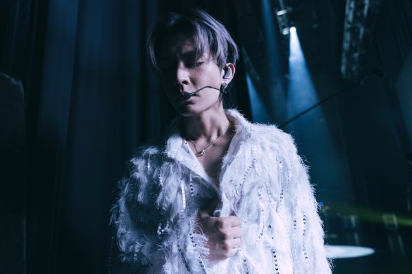 ▲炎亞綸《我願意》打造44套服裝，加上珠寶破千萬。（圖／絡思本娛樂製作提供）