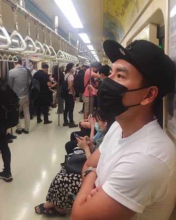 ▲王傳一搭捷運下錯站。（圖／翻攝自王傳一臉書）