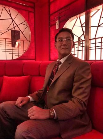 ▲《華燈》中村先生脫西裝man炸。（圖／翻攝自加賀美智久IG）