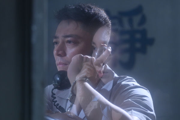 ▲▼ 《華燈初上》兩天內迅速榮登Netflix台灣市場收視排行榜第一名,也是最快登上台灣市場排行榜第一名的台劇,林心如與林暐恆(左)對戲精彩_Netflix、百聿數碼提供 。(圖/Netflix、百聿數碼提供)
