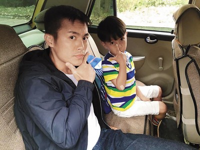 范逸臣最近在中國拍戲,劇中小男孩與他有很多對手戲。(翻攝自范逸臣臉書)