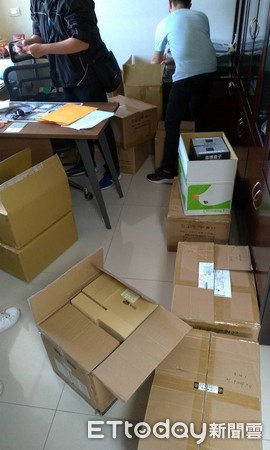 ▲號稱台灣本土追劇神器TvPay機上盒提供盜版影劇遭刑事局電偵大隊查獲。（圖／記者張君豪翻攝）