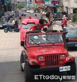▲台南市長參選人陳亭妃，民調前夕率領車隊掃街，民眾熱情互動，所到之處挺妃聲浪響衝雲霄。（圖／陳亭妃提供，下同）