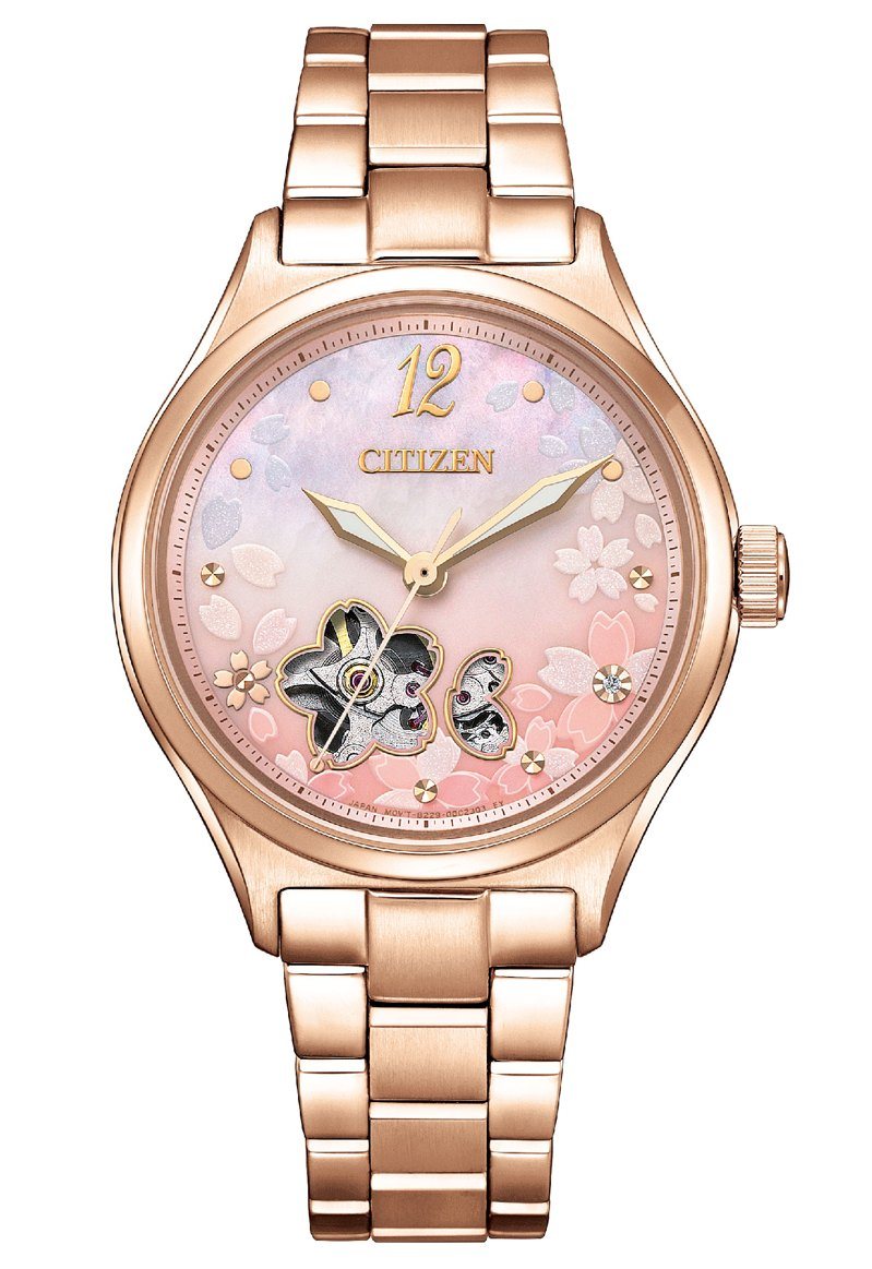 CITIZEN LADY'S系列PC1017-88Y腕錶，34毫米、100米防水、自動上鍊機芯動力儲存42小時，19,800元。圖／CITIZEN提供