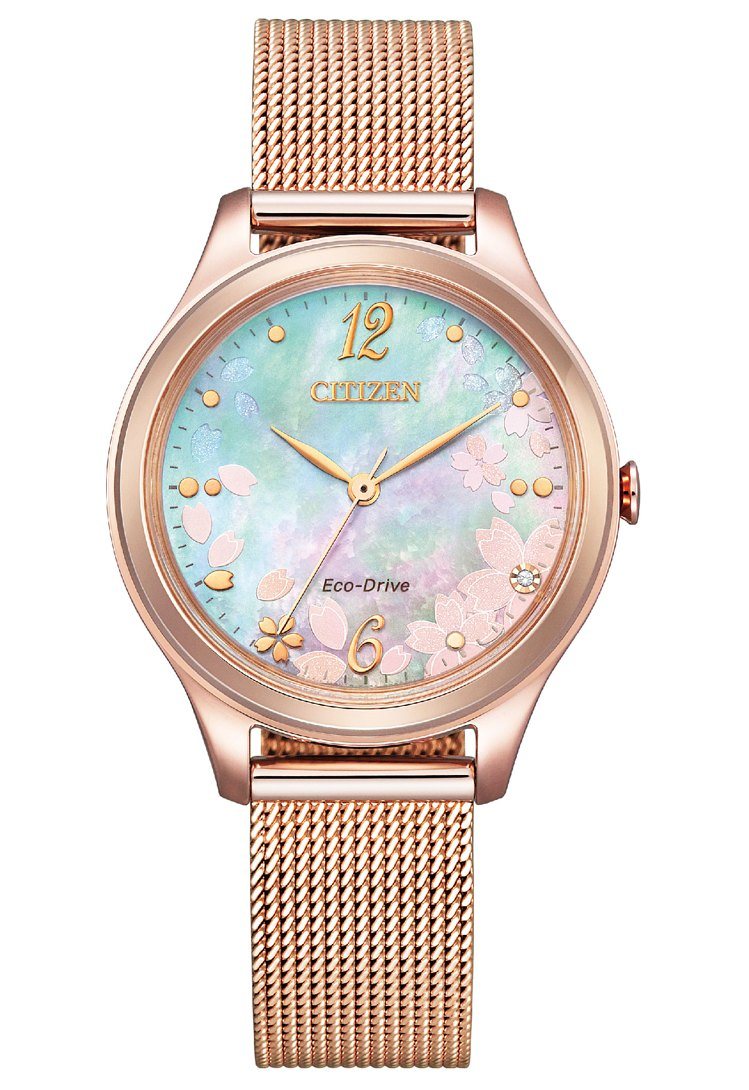 CITIZEN EM0508-80D腕錶，光動能、充滿電後可連續運作6個月，粉蝶貝錶盤、鑲嵌1顆水晶，櫻花限定款並附特殊錶盒，9,900元。圖／CITIZEN提供