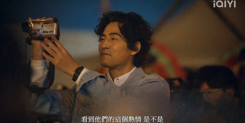 V8攝影機是過去大家錄影片的便利工具。 圖/擷自愛奇藝