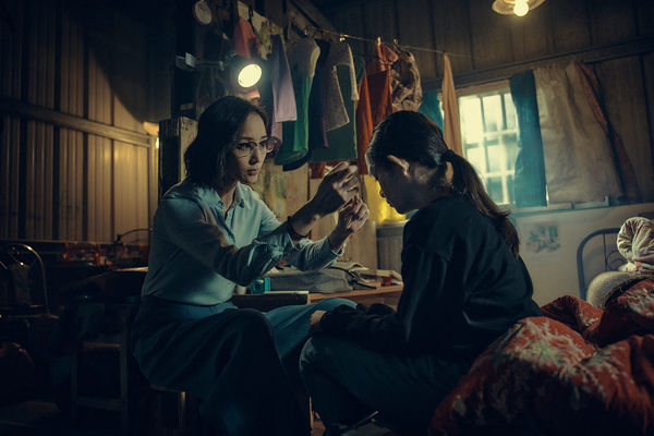▲台劇《The Outlaw Doctor 化外之醫》紅到海外。（圖／公視、中華電信、瀚草文創提供）