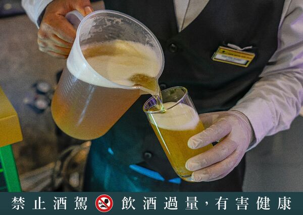 ▲▼曼谷遊船人妖秀,海鮮自助餐跟酒水無限暢飲。(圖/部落客珊莎提供)