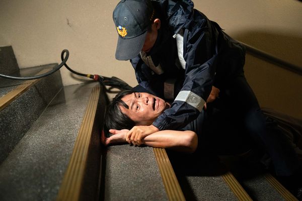 ▲黃鐙輝在《我們與惡的距離 II》罹患思覺失調症。(圖/CATCHPLAY+、公視、大慕可可)