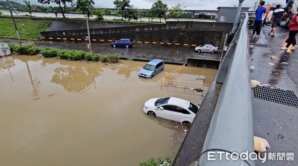▲南投暴雨淹水,敬請民眾注意自身安全。(圖/記者高堂堯攝)