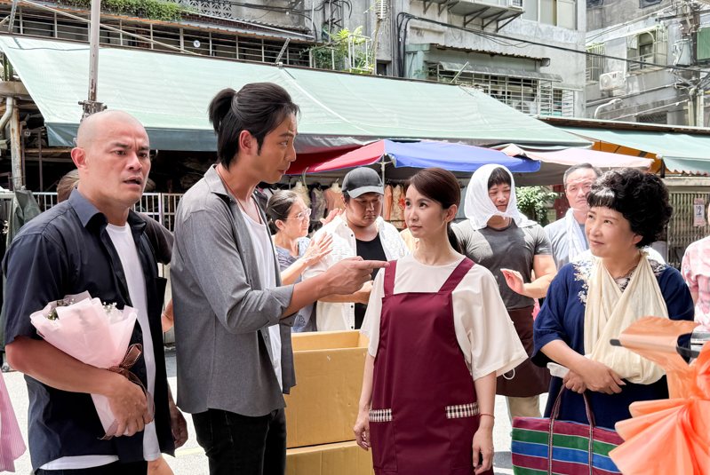 陳小菁（右）、李睿紳演出「百味人生」。圖／三立提供