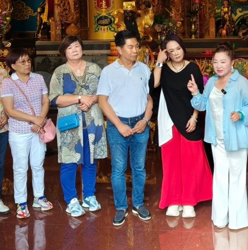 林志穎媽媽林金花(左一)和白冰冰現身雲林。圖/長興影視提供