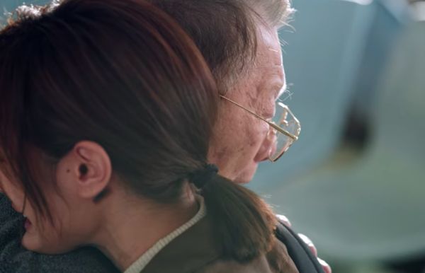 ▲《人選之人-造浪者》林義雄飾演王淨的阿公 。(圖/翻攝Netflix)