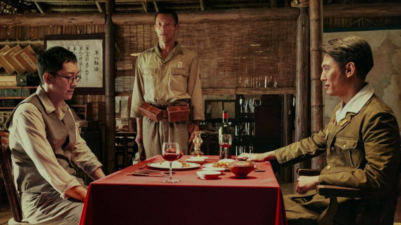 施名帥(左起)、黃冠智、塚原大助演出「聽海湧」。圖／公視提供
