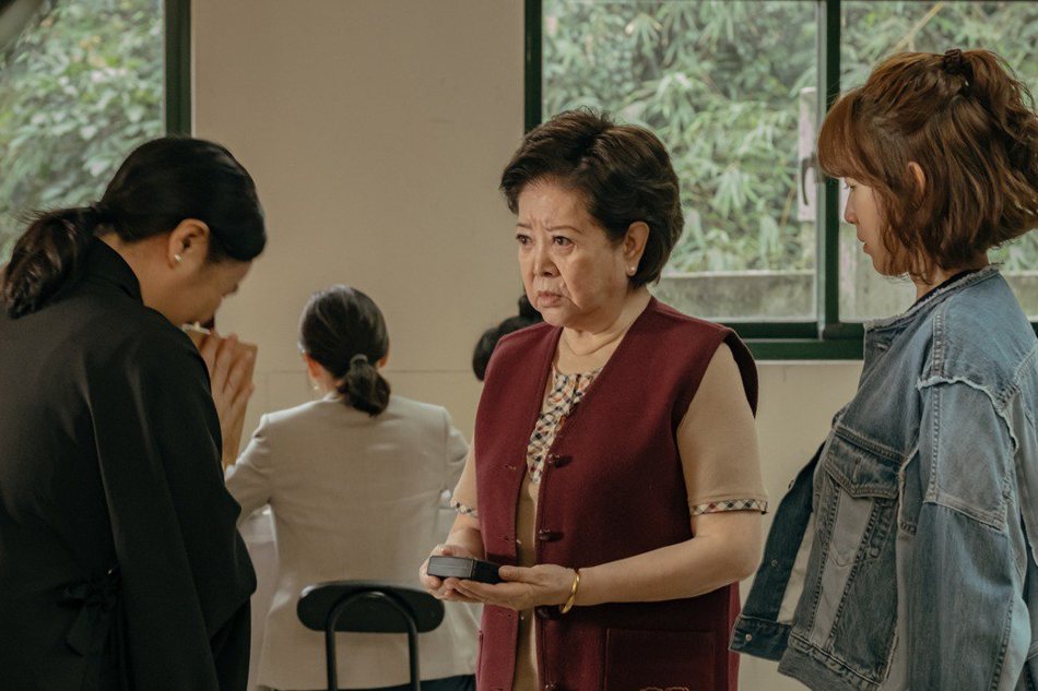 陳淑芳(中)在「孤味」的表演精湛,一舉拿下金馬獎影后。圖/Netflix
