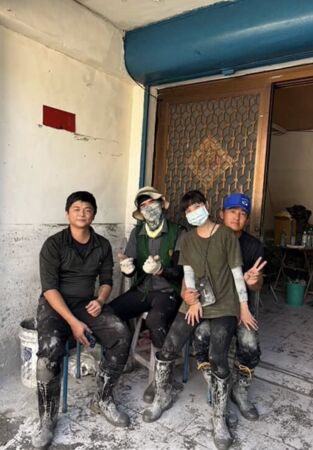 ▲楊一展搭火車到花蓮救災。(圖/翻攝自Instagram)