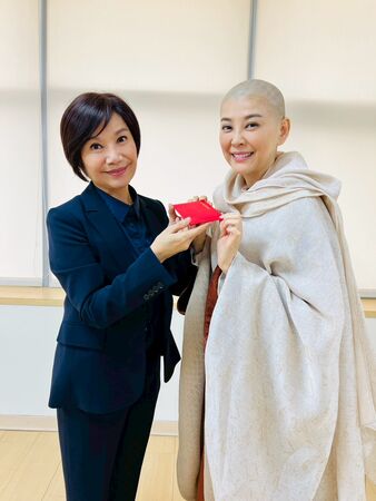 ▲方馨為戲落髮。（圖／民視提供）