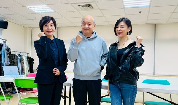 ▲方馨為戲落髮。（圖／民視提供）
