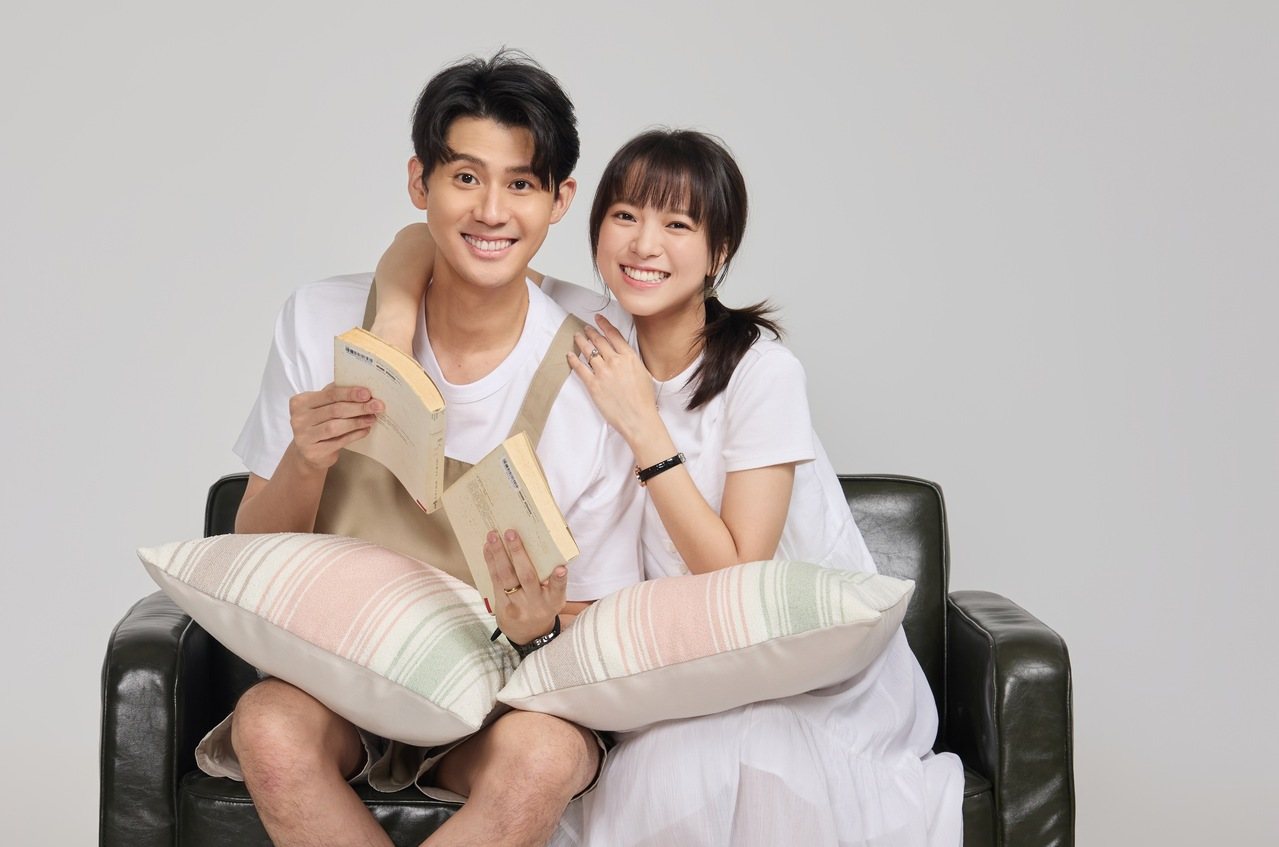 李玉璽、項婕如詮釋舞台劇《婚內失戀》中一對結婚5年的夫妻。｜圖片提供：艾彼新創股份有限公司