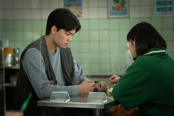 ▲劉子銓在《我們與惡的距離 II》飾演關鍵角色縱火殺人犯「胡冠駿」。（圖／公共電視、CATCHPLAY、大慕可可提供）