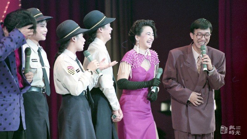 十三日「認識警察、心手相連」的晚會，圖為胡慧中（右二）。圖／聯合報系資料照(1991/06/13 本報記者攝影)