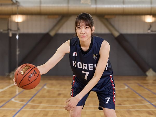 ▲《女孩上場2》安心亞、羅宏正、女籃球員楊晴、蔡佳芸、韓球員梁智英,製作人陳南宏、導演吳宗叡桃園探班。(圖/客家電視台提供)