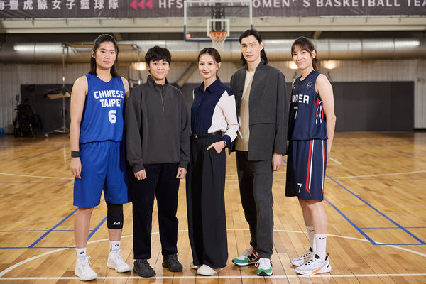 ▲《女孩上場2》安心亞、羅宏正、女籃球員楊晴、蔡佳芸、韓球員梁智英,製作人陳南宏、導演吳宗叡桃園探班。(圖/客家電視台提供)