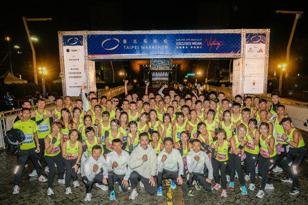 ▲2023臺北馬拉松,近3萬跑者奮力開跑。(圖/大漢行銷提供)