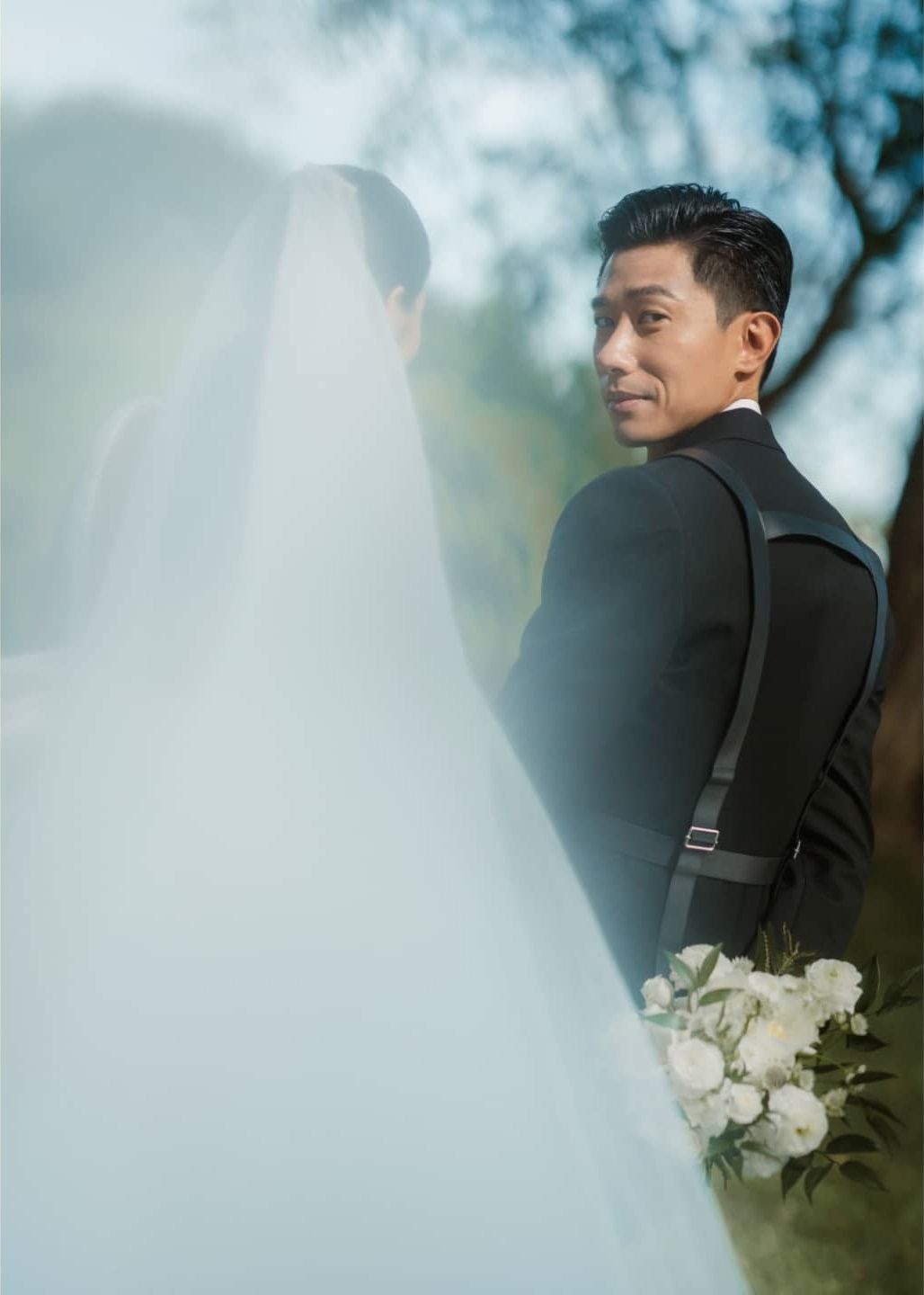 ▲35歲視帝男神宣布閃婚！　飛法國「娶回12年女友」絕美婚紗照曝光。（圖／翻攝自Facebook／Desmond Tan 陈泂江）