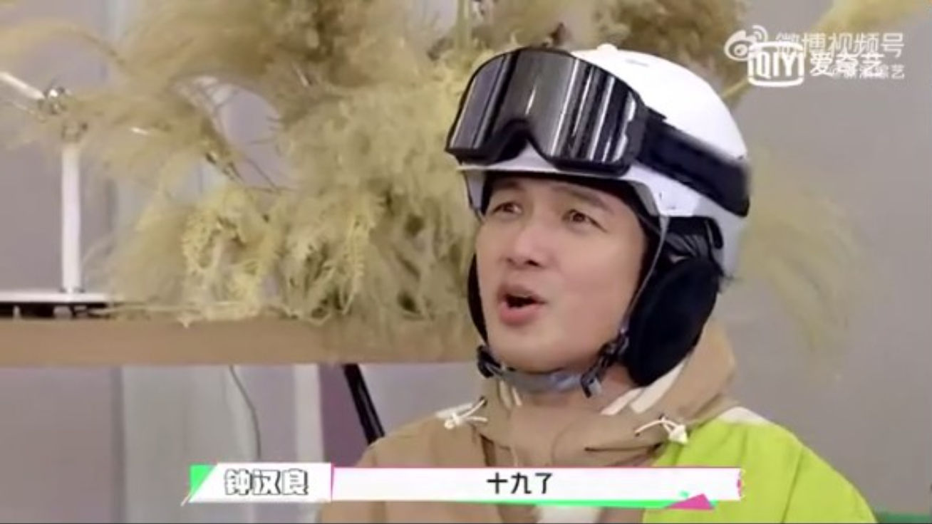 ▲47歲鍾漢良近況腫麼了！　登陸綜疑「醫美打太多」帥臉僵硬崩壞。（圖／翻攝自微博）