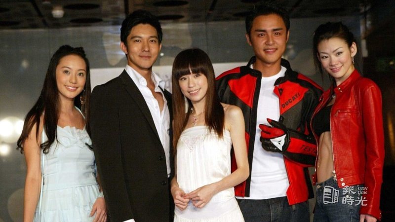 三立「天國的嫁衣」開鏡，主要演員（左起）關穎、立威廉、王心淩、明道、汪芷瑜。圖／聯合報系資料照(2004/08/03 王宏光攝影)
