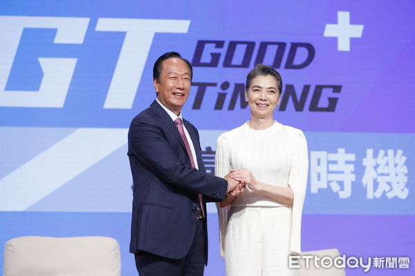 ▲▼前鴻海創辦人郭台銘的副手人選備受關注，今日(9/14)郭辦召開記者會，由郭台銘正式宣布邀請人選之人造浪者中飾演林月真一角的女星賴佩霞搭檔參選正副總統。（圖／記者湯興漢攝）