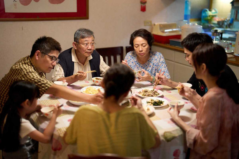 《童話故事下集》惡婆婆柯淑勤6大罪狀曝光!清晨5點闖房打掃、強迫媳婦柯佳嬿收驚,情勒PUA高手,網友怒吼:「這是恐怖片吧?」