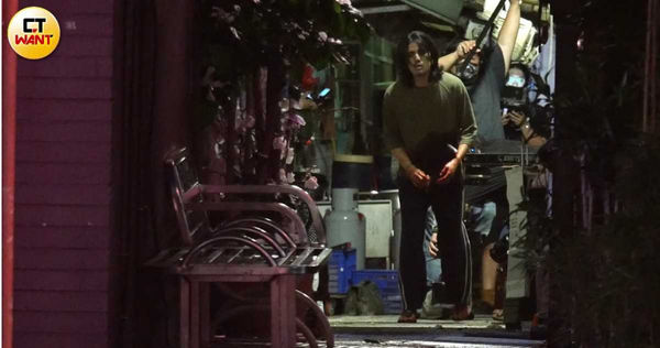 獨家/《百萬人推理》片場直擊 蔡凡熙飛車與婁峻碩互射煙火