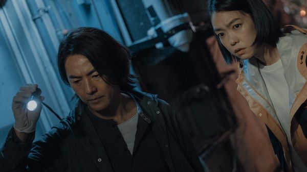 ▲鄭伊健、李霈瑜主演《百萬人推理》,驚喜集結超人氣YouTuber阿翰、千千、琳妲、草爺以及鐵牛客串演出 。(圖/百聿數碼提供)