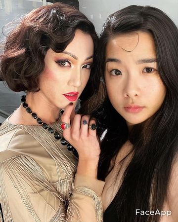 ▲▼胡瑋杰貼臉同框吳慷仁。(圖/翻攝自臉書/胡瑋杰)
