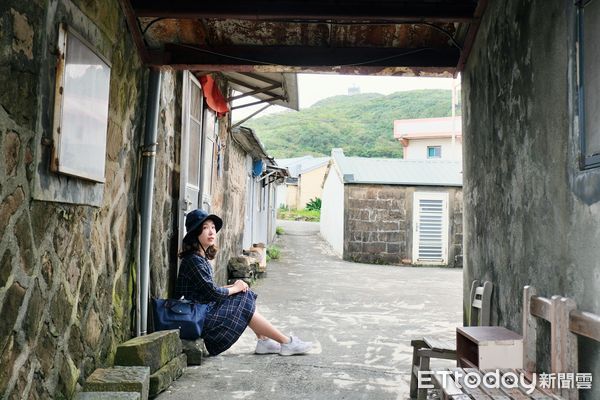 ▲馬崗漁港,百年石頭屋,吃飯看海。(圖/記者彭懷玉攝)