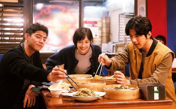 ▲▼《美食無間：第1-2集》傅孟柏、簡嫚書、王柏傑結下同桌吃飯情誼。（圖／金馬執委會提供）
