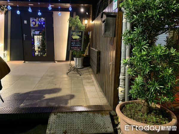▲▼《華燈初上》條通文化顧問席耶娜,帶領導覽介紹日式酒店文化秘辛。(圖/記者林育綾攝)