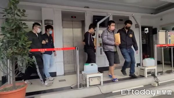 ▲刑事局偵九大隊28日宣布破獲中山區某日式酒店涉嫌攬客剝皮吸金千萬。（圖／記者張君豪翻攝）