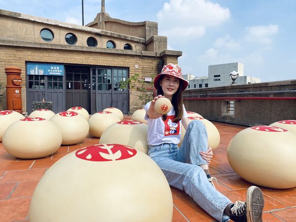 ▲▼林百貨出現巨型椪餅。(圖/林百貨提供)